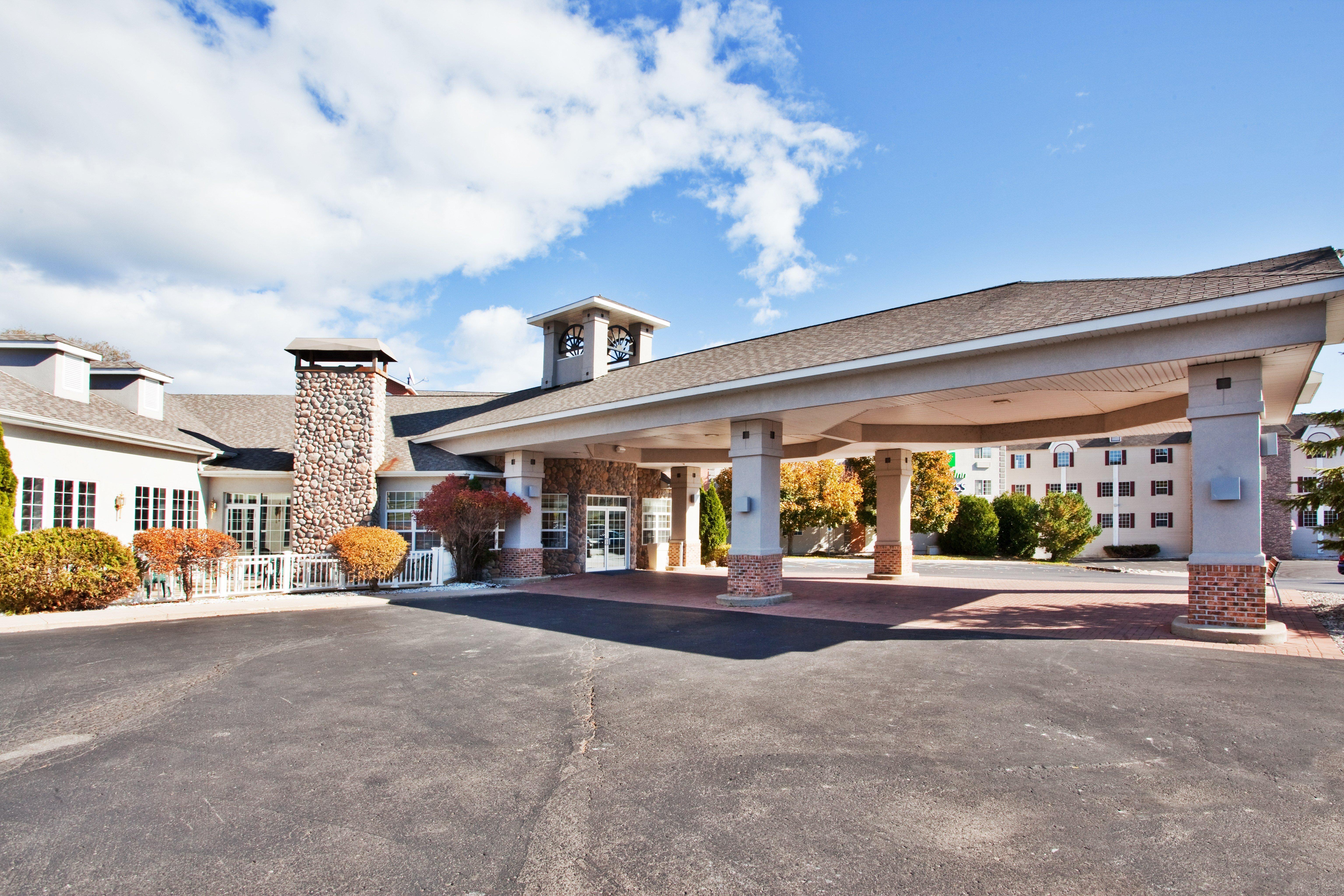 Holiday Inn Express St Ignace-Lake Central By Ihg Saint Ignace Exterior photo